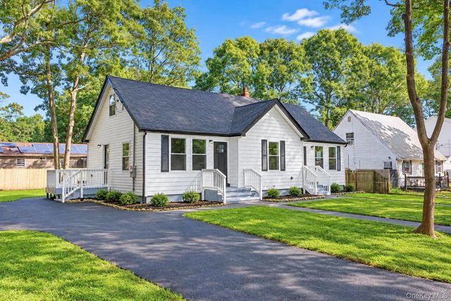 11 1st Place, Mastic, NY 11950