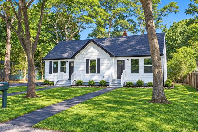 11 1st Place, Mastic, NY 11950
