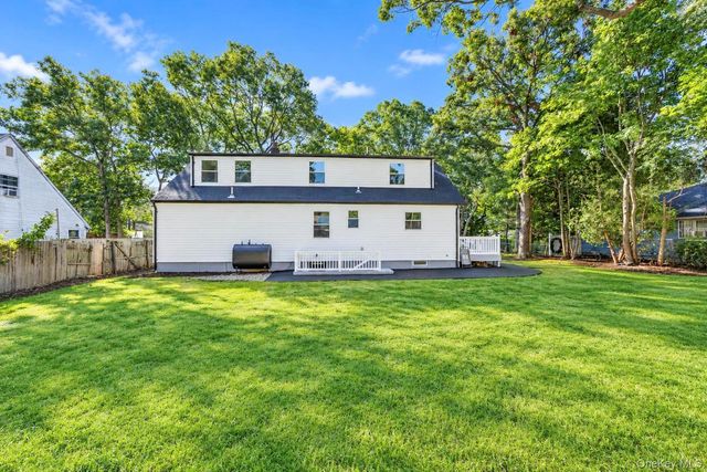 11 1st Place, Mastic, NY 11950