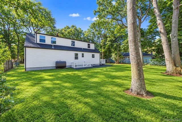 11 1st Place, Mastic, NY 11950