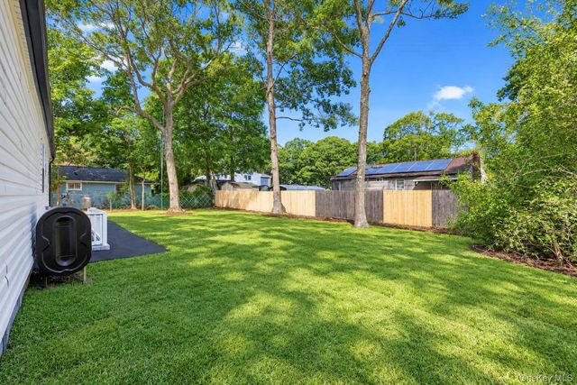 11 1st Place, Mastic, NY 11950