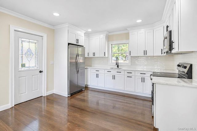 11 1st Place, Mastic, NY 11950