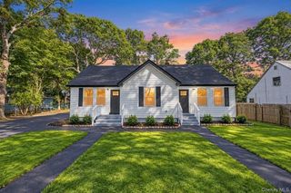 11 1st Place, Mastic, NY 11950