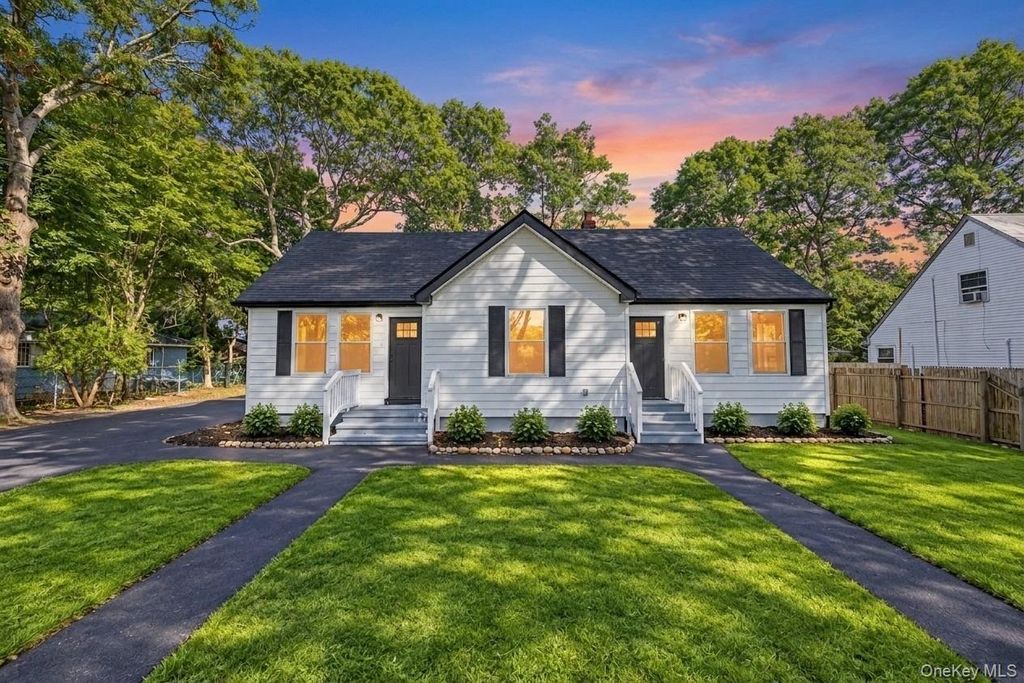 11 1st Place, Mastic, NY 11950