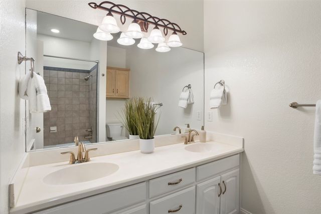 669 Brookhaven Court, Waxahachie, TX 75165