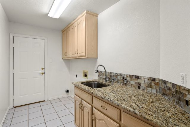 669 Brookhaven Court, Waxahachie, TX 75165