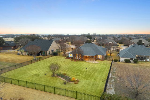 669 Brookhaven Court, Waxahachie, TX 75165