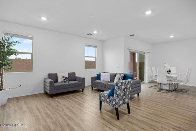 10419 W Guildford Lane, Marana, AZ 85653