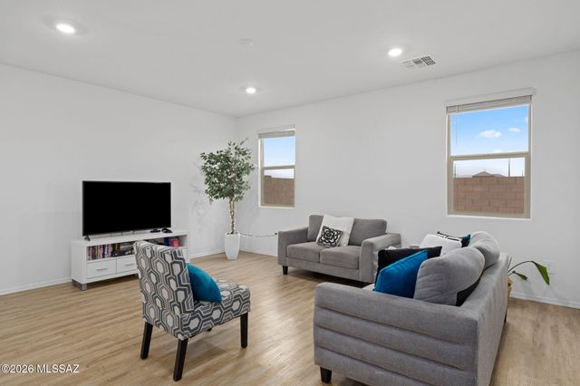 10419 W Guildford Lane, Marana, AZ 85653