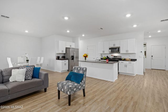 10419 W Guildford Lane, Marana, AZ 85653