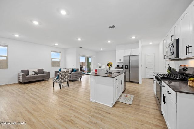 10419 W Guildford Lane, Marana, AZ 85653