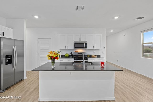 10419 W Guildford Lane, Marana, AZ 85653