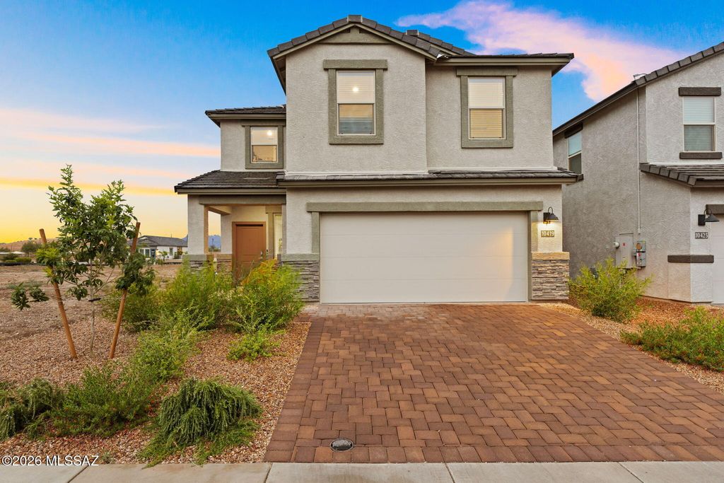 10419 W Guildford Lane, Marana, AZ 85653