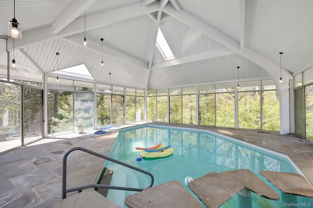 380 Cross River Road, Katonah, NY 10536