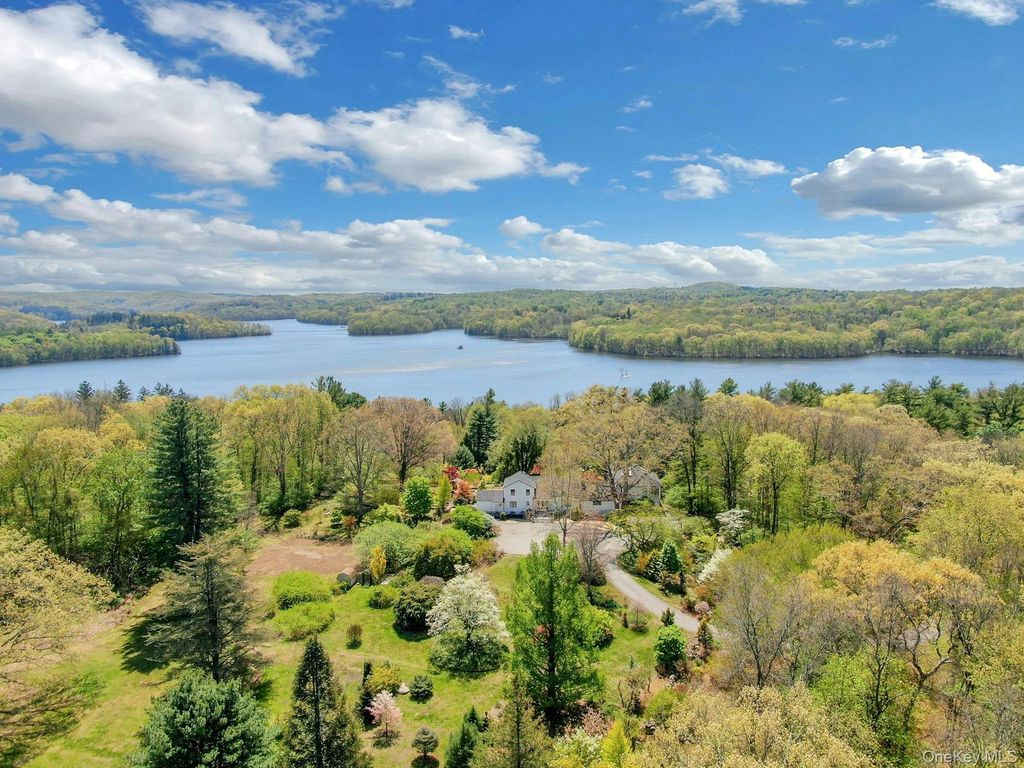 380 Cross River Road, Katonah, NY 10536