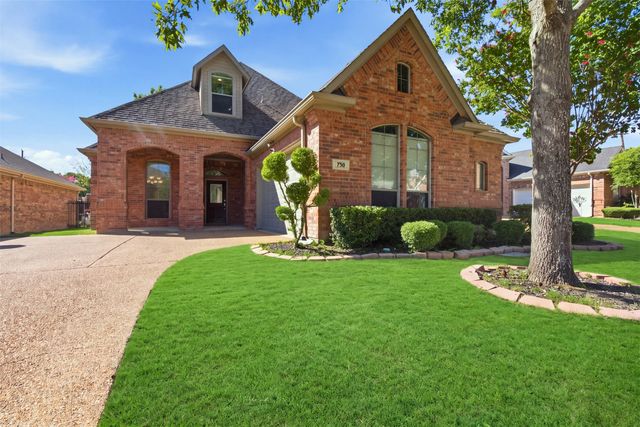 750 Village Green Drive, Desoto, TX 75115