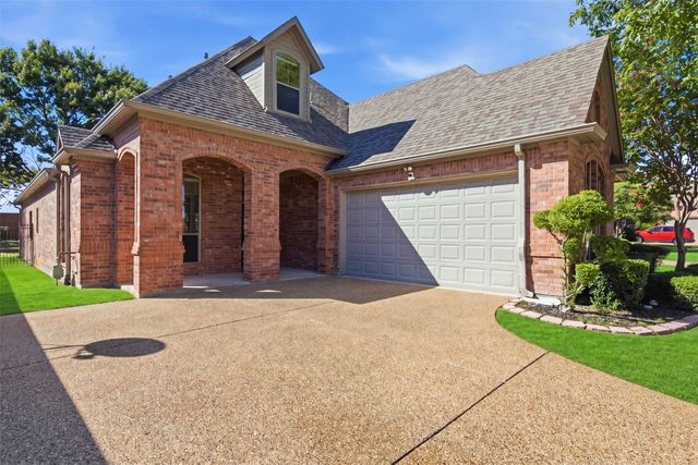 750 Village Green Drive, Desoto, TX 75115