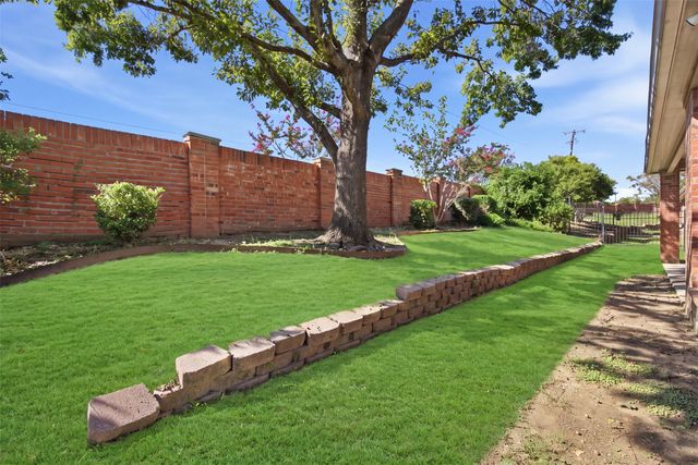 750 Village Green Drive, Desoto, TX 75115