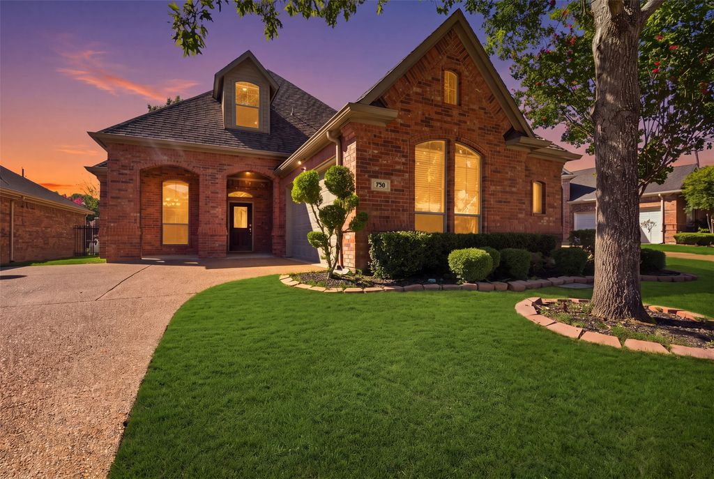 750 Village Green Drive, Desoto, TX 75115 — photo 2