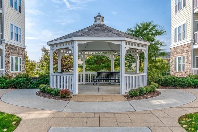 130 University Ave 1405, Westwood, MA 02090