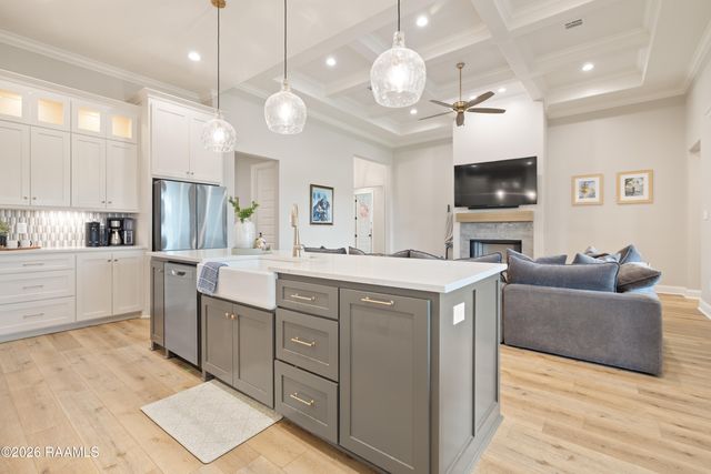 105 Queen Palm Circle, Broussard, LA 70518