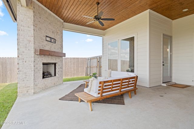 105 Queen Palm Circle, Broussard, LA 70518