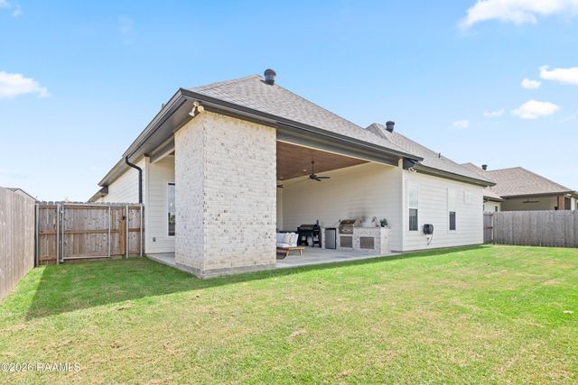 105 Queen Palm Circle, Broussard, LA 70518