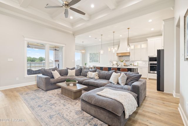 105 Queen Palm Circle, Broussard, LA 70518