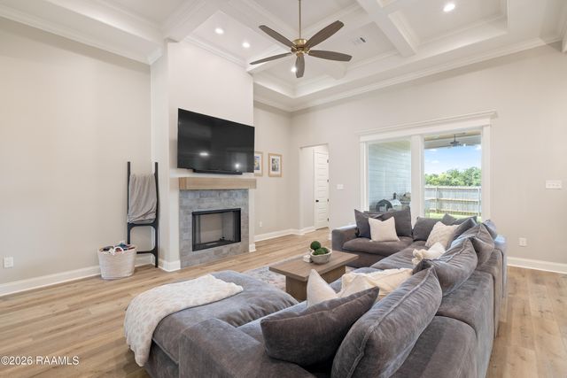 105 Queen Palm Circle, Broussard, LA 70518