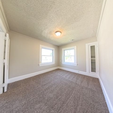 3303 University Avenue, Des Moines, IA 50311
