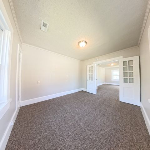 3303 University Avenue, Des Moines, IA 50311