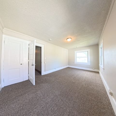 3303 University Avenue, Des Moines, IA 50311