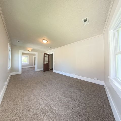 3303 University Avenue, Des Moines, IA 50311