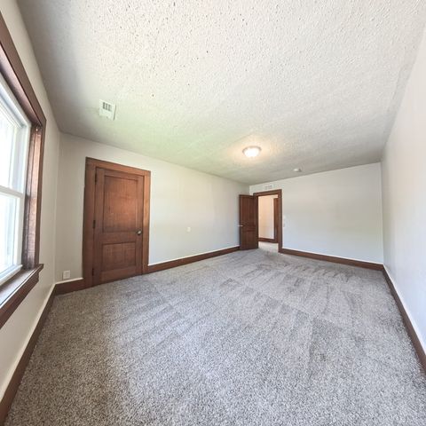 3303 University Avenue, Des Moines, IA 50311