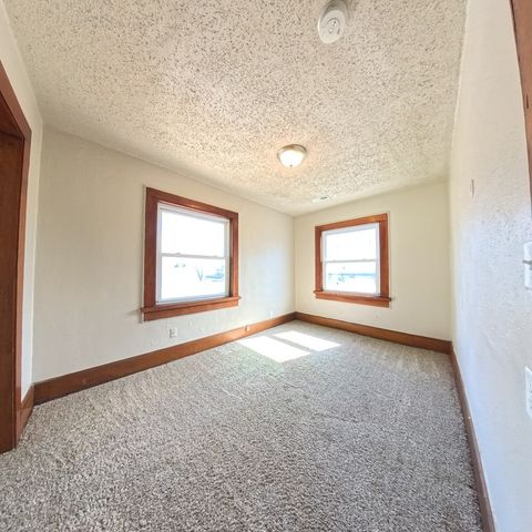 3303 University Avenue, Des Moines, IA 50311