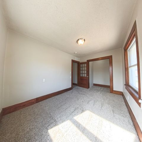 3303 University Avenue, Des Moines, IA 50311