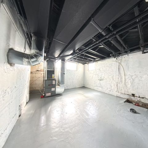 3303 University Avenue, Des Moines, IA 50311