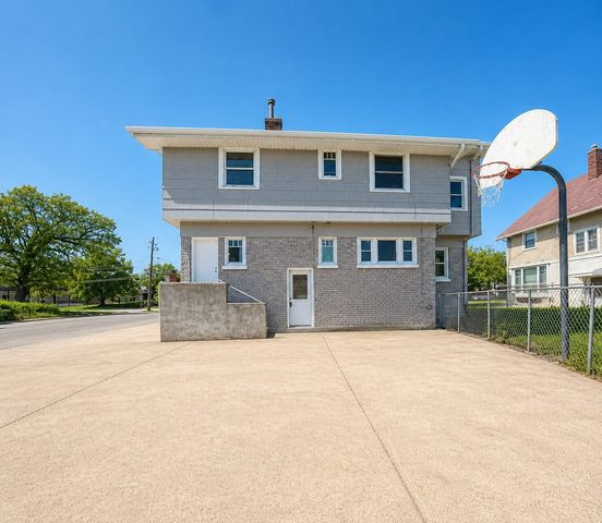 3303 University Avenue, Des Moines, IA 50311