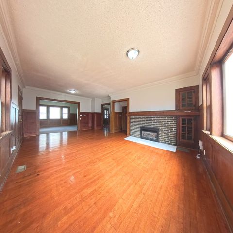 3303 University Avenue, Des Moines, IA 50311