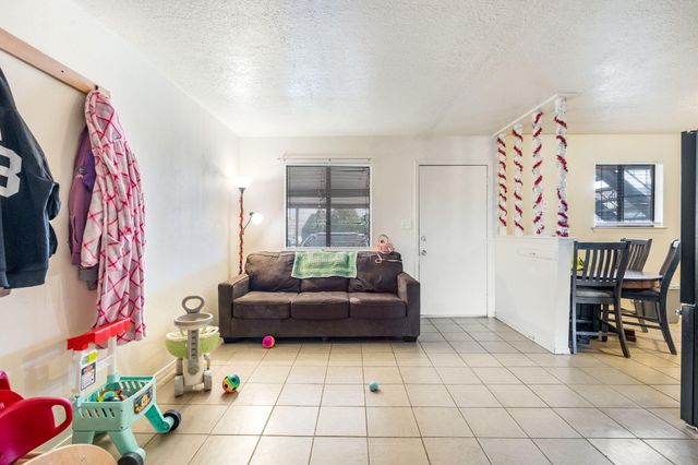 75 Darlene Road SE, Rio Rancho, NM 87124