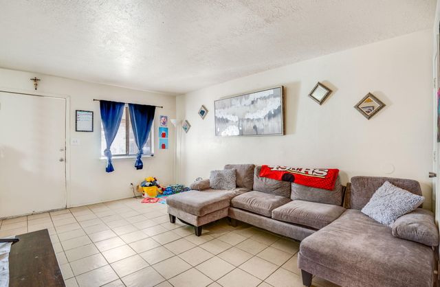 75 Darlene Road SE, Rio Rancho, NM 87124