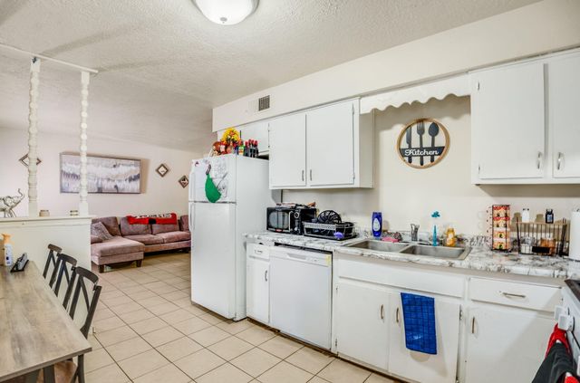 75 Darlene Road SE, Rio Rancho, NM 87124