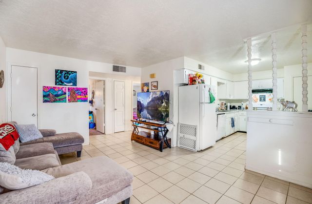 75 Darlene Road SE, Rio Rancho, NM 87124