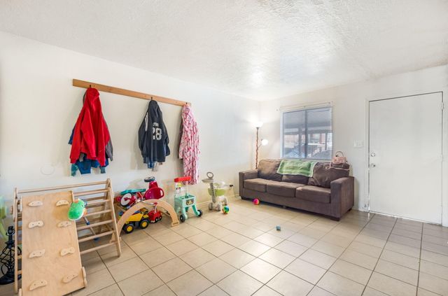 75 Darlene Road SE, Rio Rancho, NM 87124