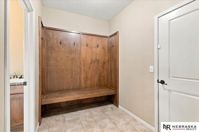 6301 Artisan Court, Lincoln, NE 68516