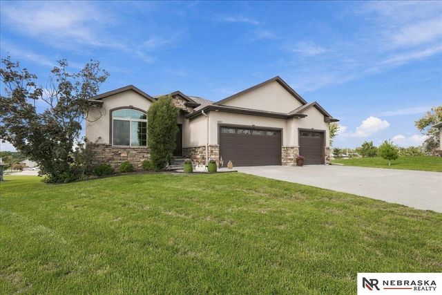 6301 Artisan Court, Lincoln, NE 68516