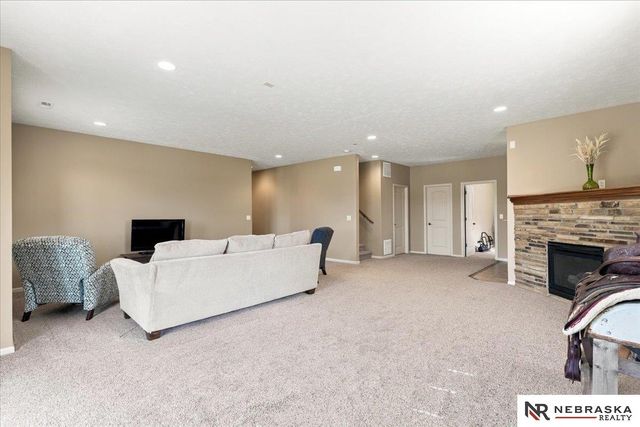 6301 Artisan Court, Lincoln, NE 68516