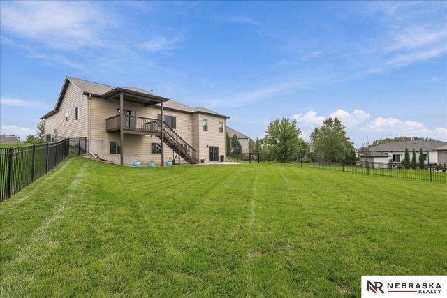 6301 Artisan Court, Lincoln, NE 68516