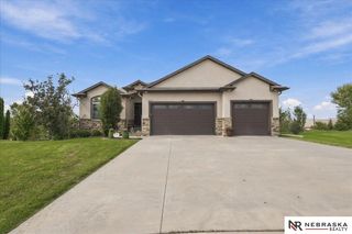 6301 Artisan Court, Lincoln, NE 68516