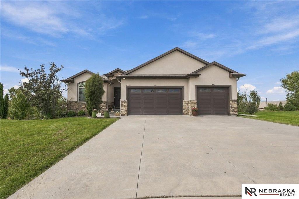 6301 Artisan Court, Lincoln, NE 68516
